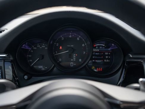 Certified 2026 Porsche Macan image 24