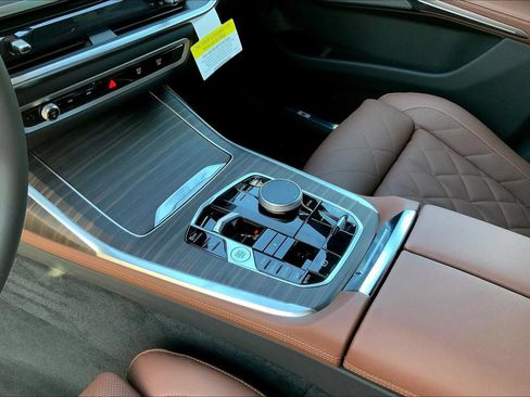 Used 2025 BMW X7 xDrive40i w/ M Sport Package AWD/4WD image 8