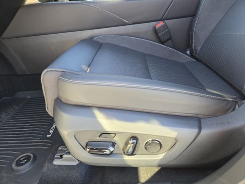 New 2026 Lexus RX 450h AWD w/ Convenience Package image 17