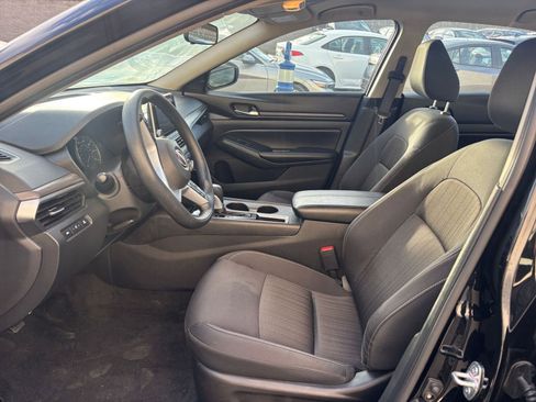 Used 2025 Nissan Altima 2.5 SV image 27