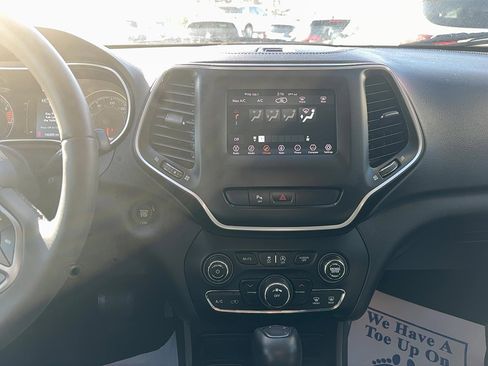 Used 2020 Jeep Cherokee Latitude Plus image 15