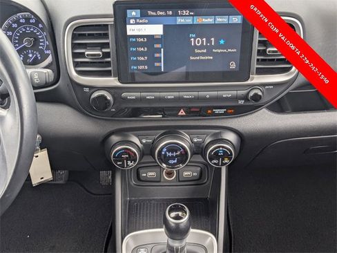 Used 2022 Hyundai Venue SEL w/ Cargo Package image 7