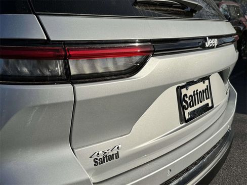 New 2025 Jeep Grand Cherokee Limited image 11