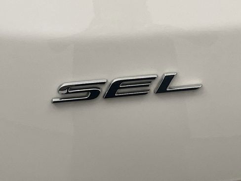 Used 2024 Ford Edge SEL w/ Convenience Package AWD/4WD image 23