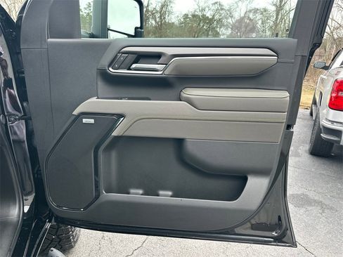 Used 2024 Chevrolet Silverado 2500 ZR2 w/ Technology Package image 15