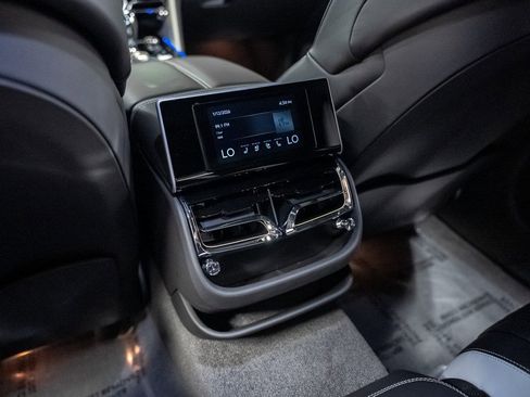 Used 2023 Bentley Flying Spur W12 image 42