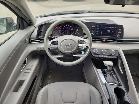 Certified 2021 Hyundai Elantra SE image 15