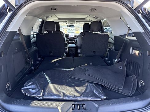 Used 2024 Ford Explorer Limited w/ Equipment Group 301A image 18