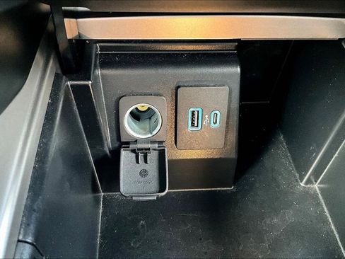 Used 2023 Ford Explorer XLT w/ Equipment Group 202A image 26