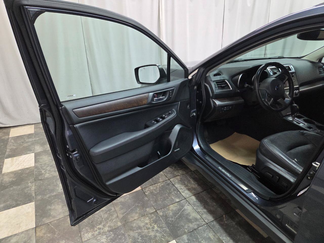 Used 2017 Subaru Outback 2.5i Limited AWD/4WD image 9