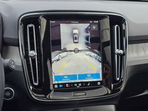 Used 2025 Volvo XC40 B5 Plus w/ Climate Package image 23