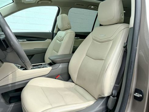 Certified 2022 Cadillac XT6 Premium Luxury AWD/4WD image 16