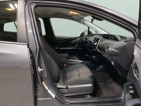 Used 2019 Toyota Prius LE image 30