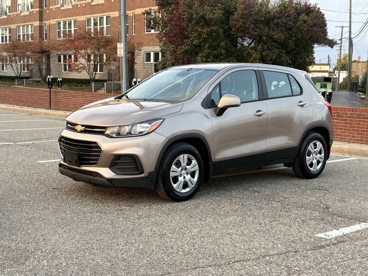 Used 2018 Chevrolet Trax LS w/ LPO, Protection Package FWD image 4