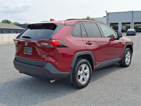 Certified 2021 Toyota RAV4 XLE w/ XLE Grade Weather Package AWD/4WD image 7