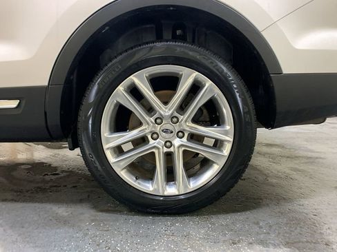 Certified 2017 Ford Explorer XLT w/ Equipment Group 202A image 22