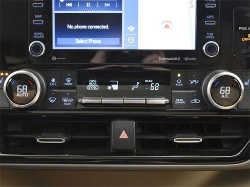 Used 2022 Toyota Highlander XLE image 20