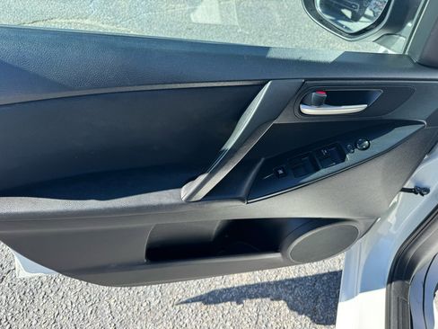 Used 2013 MAZDA MAZDA3 i SV image 15