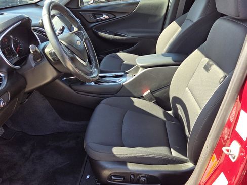 Used 2018 Chevrolet Malibu LT w/ Driver Confidence Package image 4