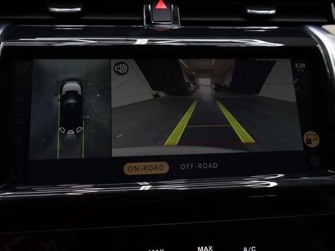 Used 2021 Land Rover Discovery Sport SE image 23