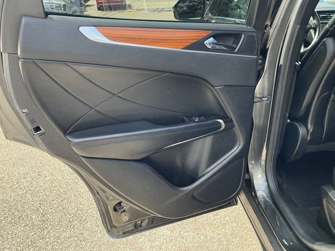 Used 2019 Lincoln MKC Select w/ Select Plus Package AWD/4WD image 31