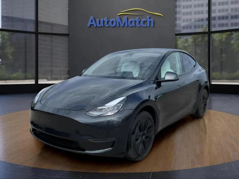 Used 2025 Tesla Model Y Long Range RWD image 2
