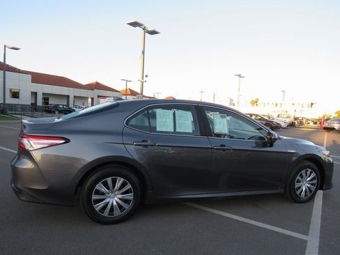 Used 2020 Toyota Camry LE image 13
