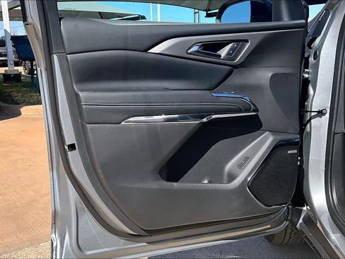 New 2026 Chevrolet Traverse LT w/ Enhanced Driving Package image 11