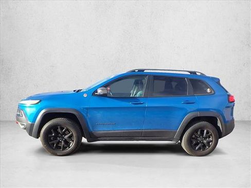 Used 2018 Jeep Cherokee Trailhawk w/ Cold Weather Group image 12