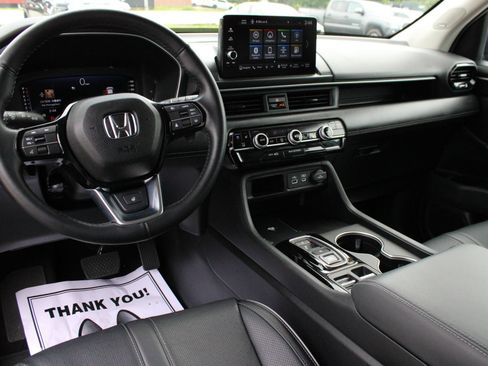 Used 2025 Honda Pilot Elite image 23