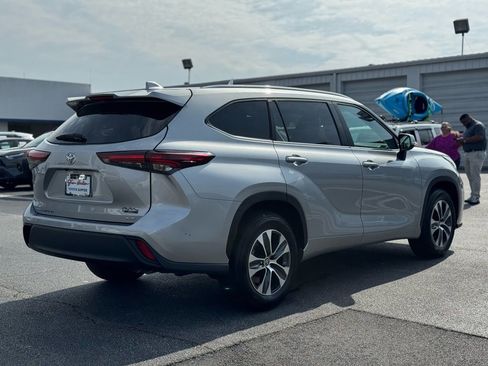 Used 2024 Toyota Highlander XLE image 14