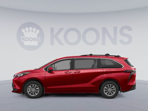 New 2026 Toyota Sienna XLE FWD image 4