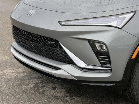 Used 2025 Buick Envista Sport Touring w/ Convenience I Package image 9