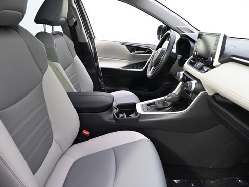Used 2019 Toyota RAV4 XLE Premium w/ Cold Weather Package AWD/4WD image 16