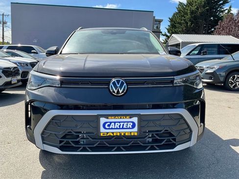 New 2025 Volkswagen Taos SE image 2