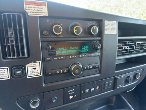 Used 2021 GMC Savana 3500 Extended w/ Power Convenience Package RWD image 19