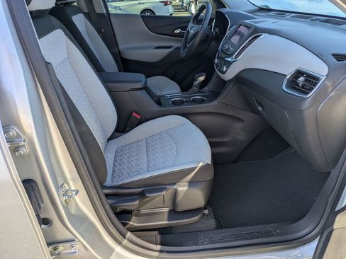 Used 2022 Chevrolet Equinox LS image 32