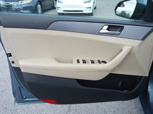 Used 2017 Hyundai Sonata SE w/ Cargo Package image 16