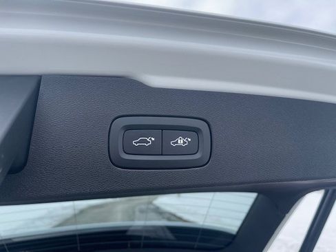 Used 2025 Volvo V60 B5 Cross Country Ultra w/ Protection Package Premier image 10