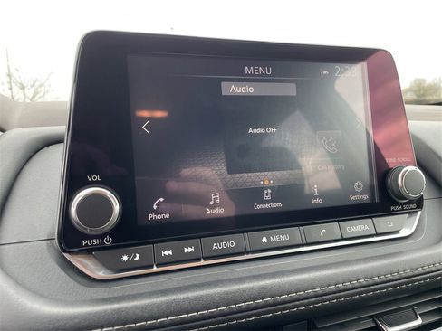 Used 2021 Nissan Rogue SV image 11