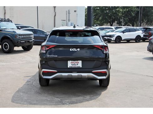 Certified 2025 Kia Sportage LX FWD image 6