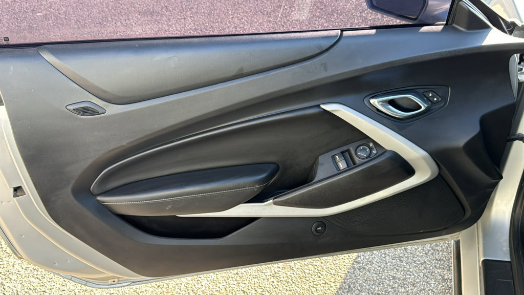 Used 2018 Chevrolet Camaro SS RWD image 10