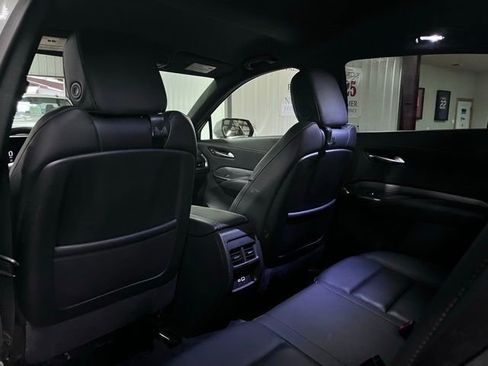 Used 2024 Cadillac XT4 Premium Luxury image 9