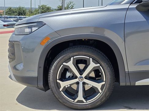 New 2025 Volkswagen Tiguan SE image 5