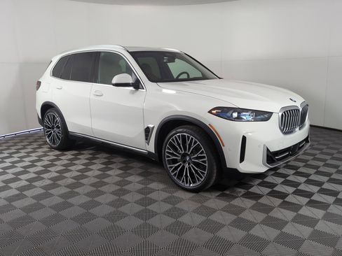 New 2026 BMW X5 sDrive40i w/ Premium Package image 6