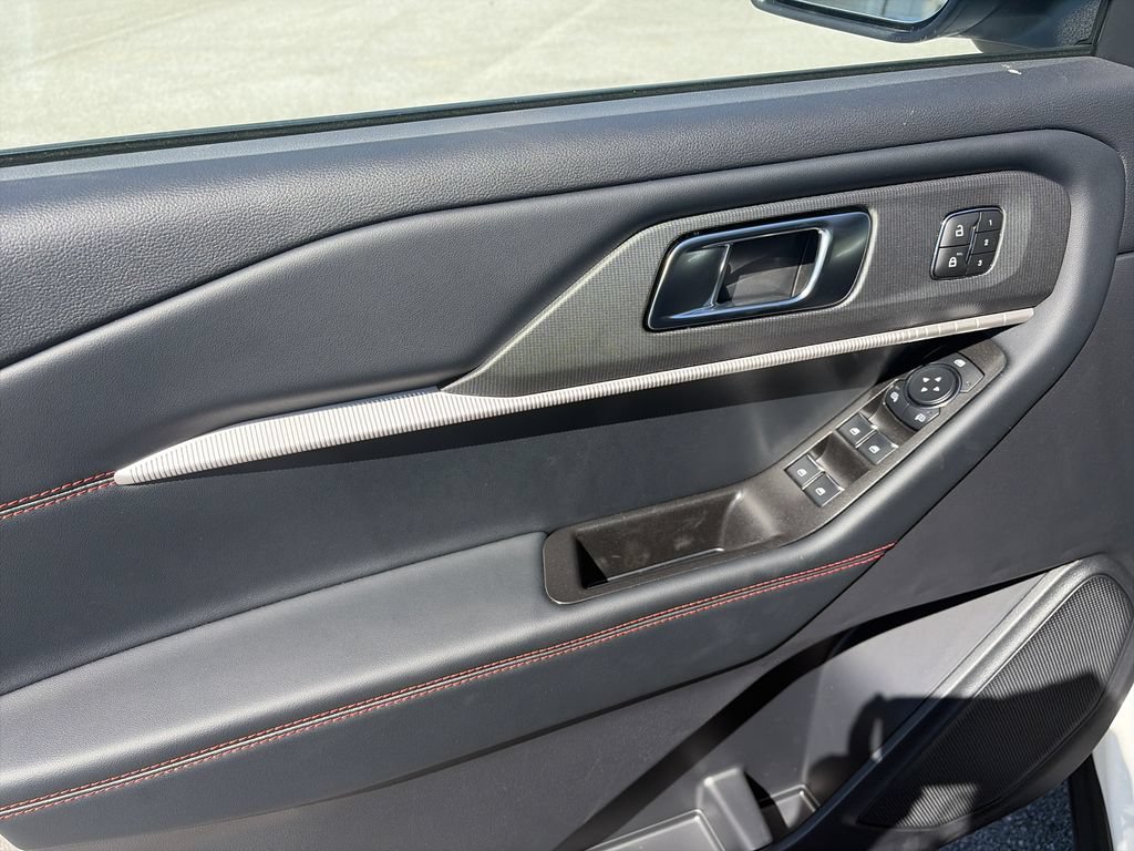New 2026 Ford Explorer ST-Line w/ ST-Line Street Pack RWD image 18