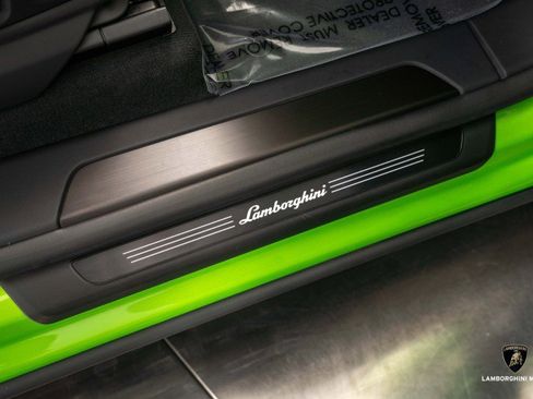 Used 2025 Lamborghini Urus SE image 46