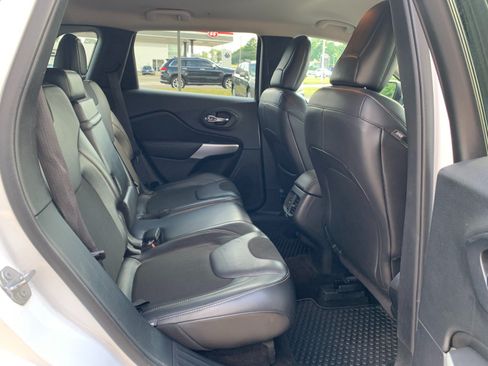 Used 2018 Jeep Cherokee Latitude Plus w/ Comfort/Convenience Group AWD/4WD image 34