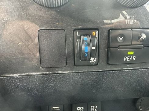 Used 2020 Toyota Sequoia Platinum RWD image 30