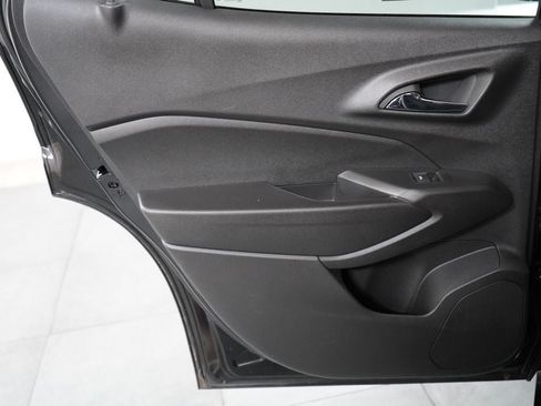 Used 2024 Chevrolet Trax LT w/ Sunroof Package FWD image 18